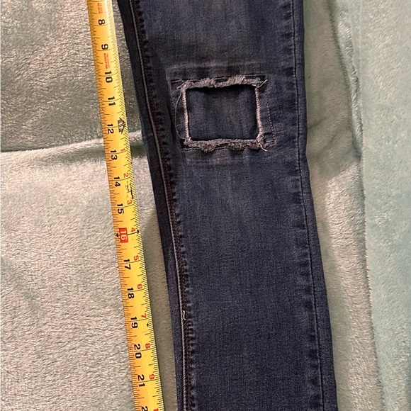 L & B Jeans. Super cute knee detail
T1 - Picture 6 of 11